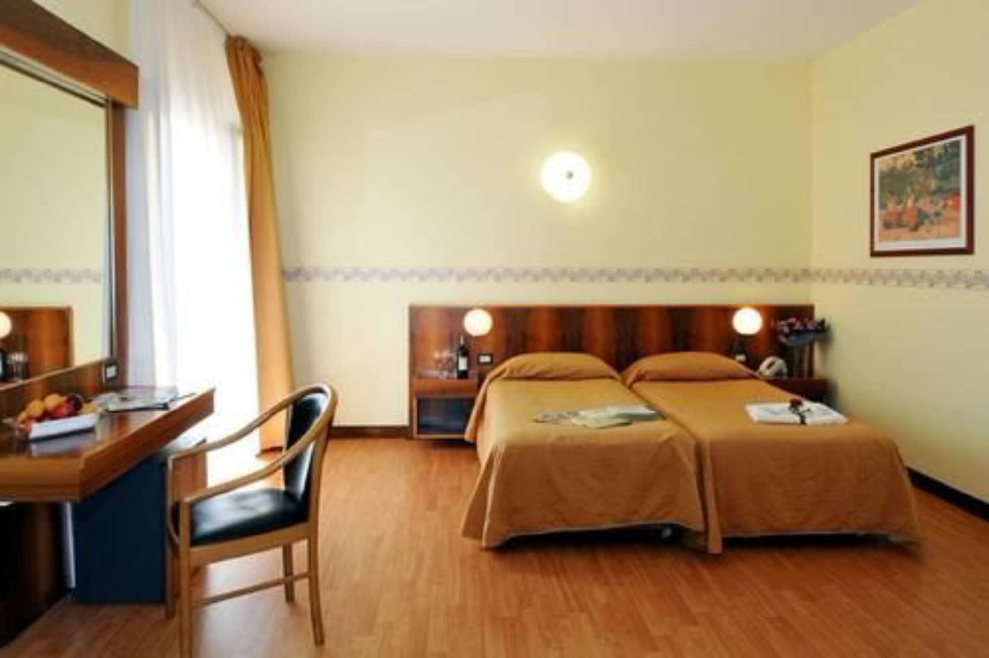 Park Hotel Jolanda San Zeno di Montagna Ngoại thất bức ảnh