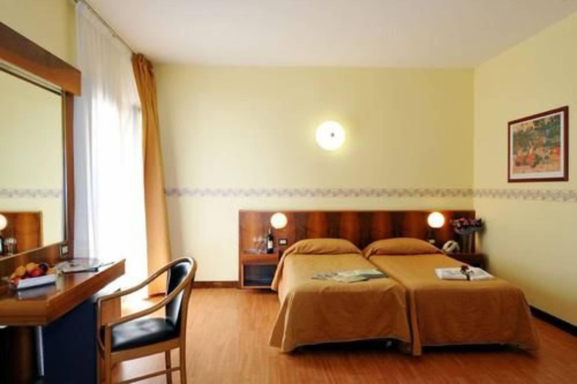 Park Hotel Jolanda San Zeno di Montagna Ngoại thất bức ảnh