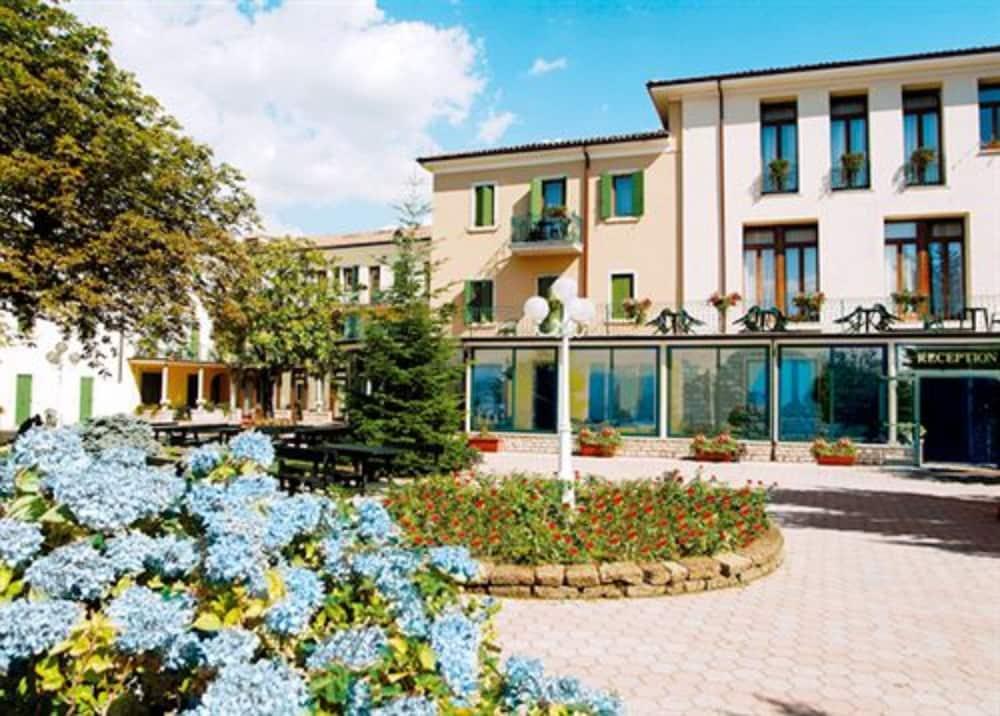 Park Hotel Jolanda San Zeno di Montagna Ngoại thất bức ảnh