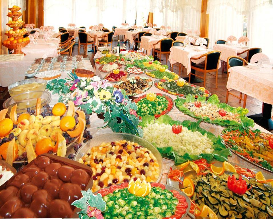 Park Hotel Jolanda San Zeno di Montagna Ngoại thất bức ảnh