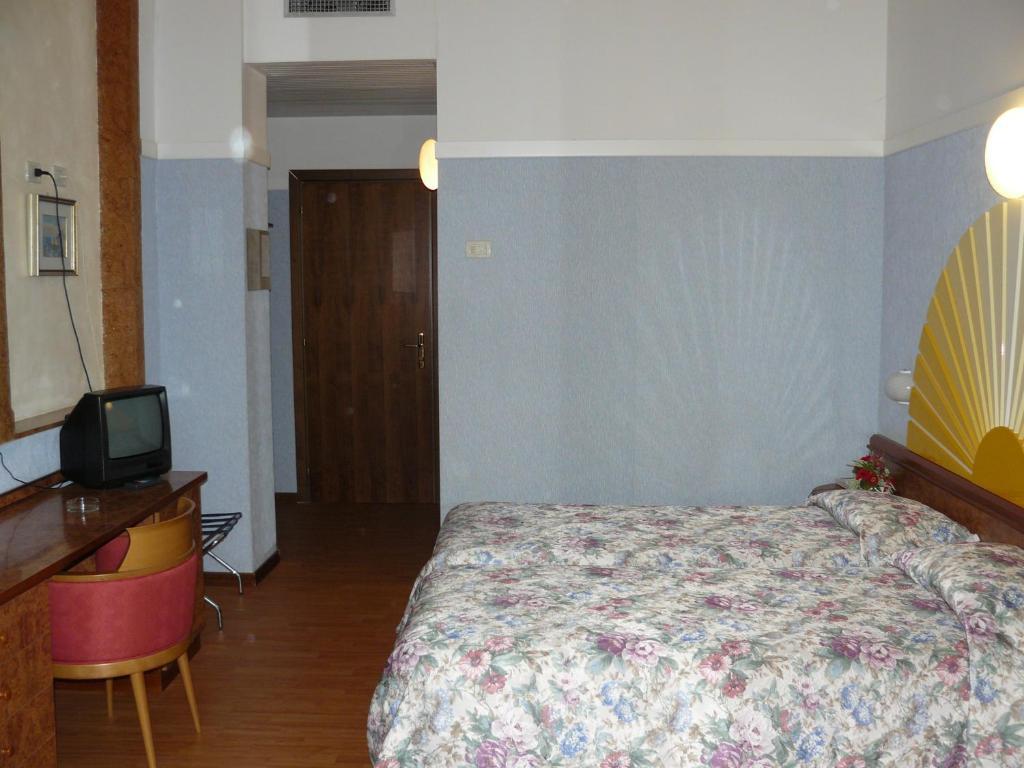 Park Hotel Jolanda San Zeno di Montagna Phòng bức ảnh