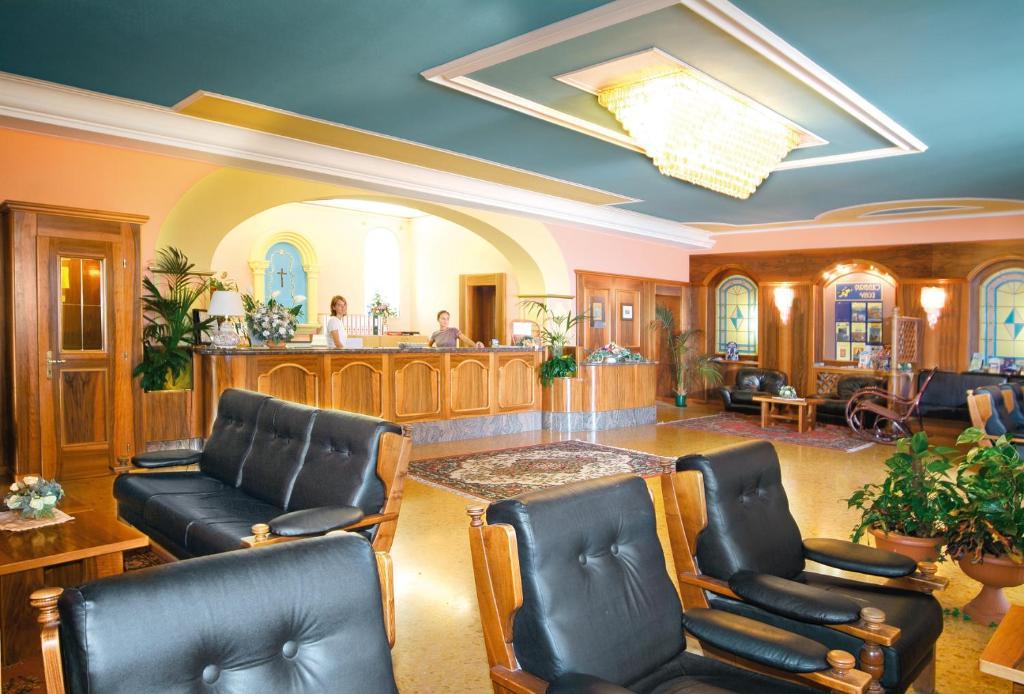 Park Hotel Jolanda San Zeno di Montagna Ngoại thất bức ảnh